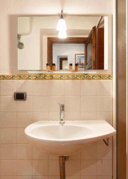 Keys Of Italy - Corsob 9 - Florentine Studio Close To Palazzo Vecchio Florence Extérieur photo